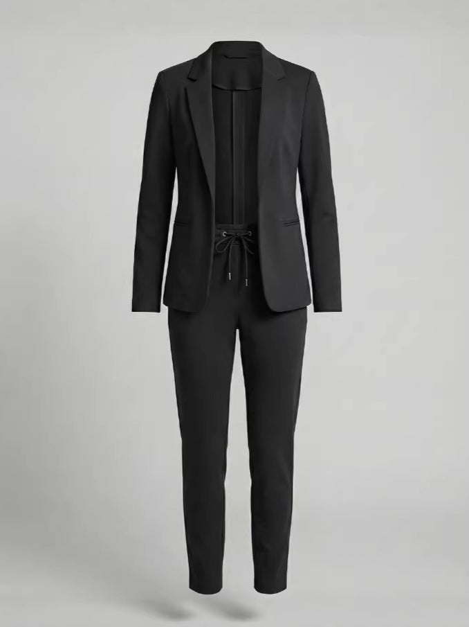 Comfortable women's blazer and pants set. A chic two-piece suit for versatile styling and modern everyday wear.