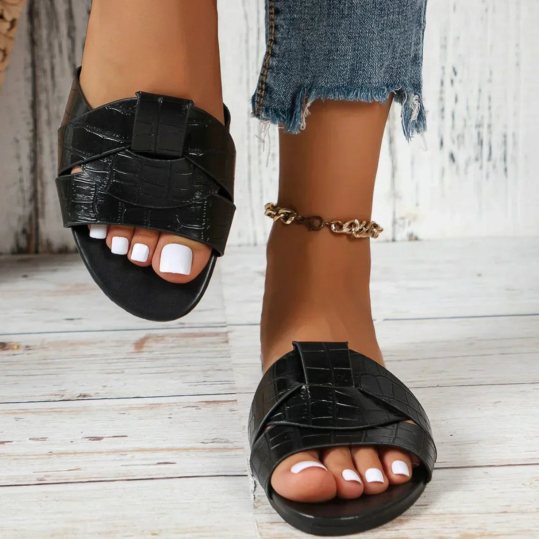 Fashionable women's comfort slide sandals, durable and soft for all-day wear.