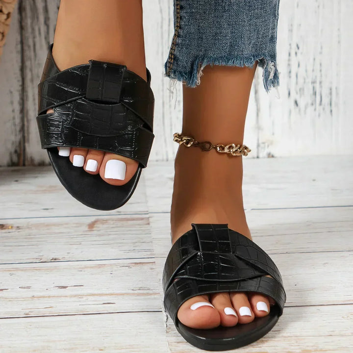 Fashionable women's comfort slide sandals, durable and soft for all-day wear.