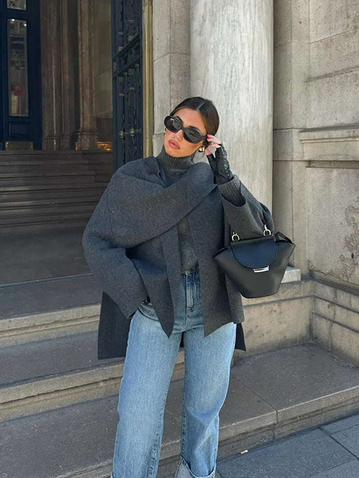 Stylish women's cape coat featuring an effortless drape & loose fit for modern fall fashion.