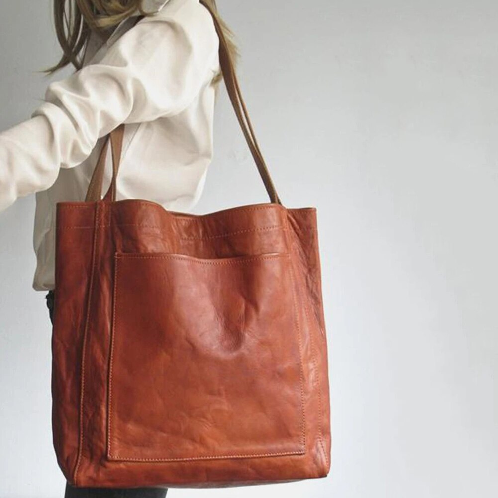 Women's Effortless Everyday Tote Bag. Versatile shoulder bag for work or casual use, featuring a classic style.