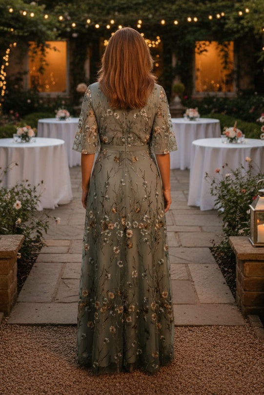 Elegant women's floral print maxi dress, ideal for summer parties, vacations, or a stylish special occasion.