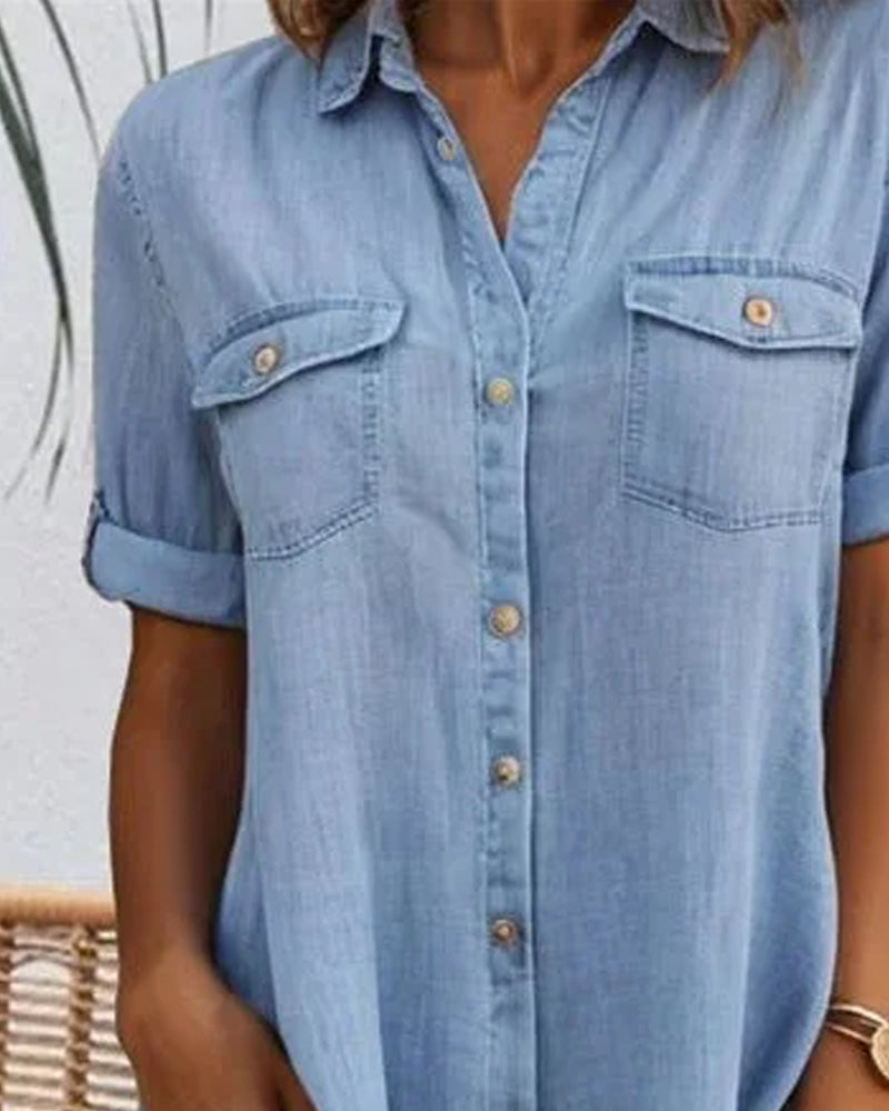 Casual women's lightweight denim-look dress. Ideal for everyday comfort and versatile summer fashion.