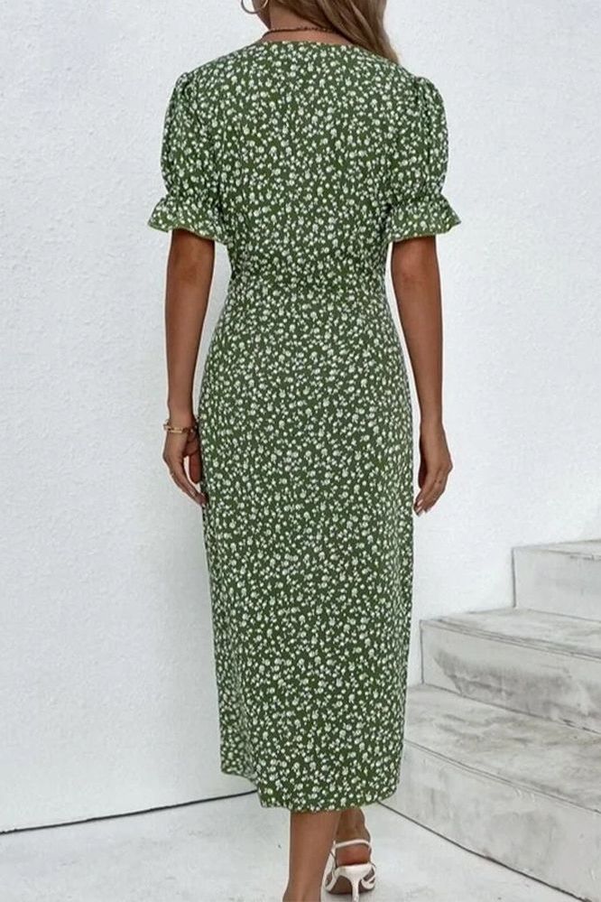Comfortable women's pleated midi dress. Versatile for casual or formal wear.
