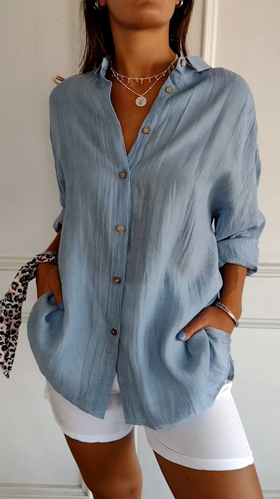 Women's effortless relaxed button-up shirt, long sleeve, perfect for casual everyday wear.
