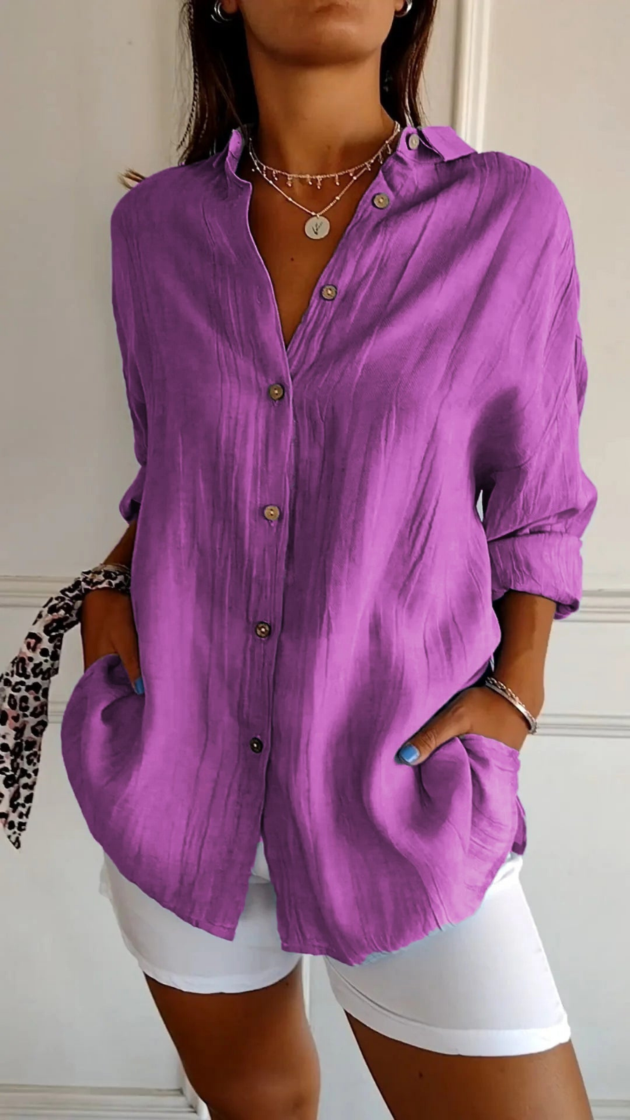 Women's effortless button-front blouse, relaxed fit, ideal for chic and comfortable everyday wear.