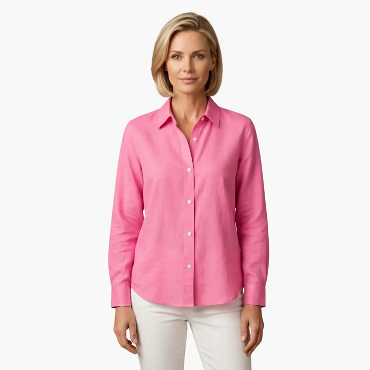 Casual women's button-up shirt with a relaxed fit and long sleeves, ideal for comfortable styling.