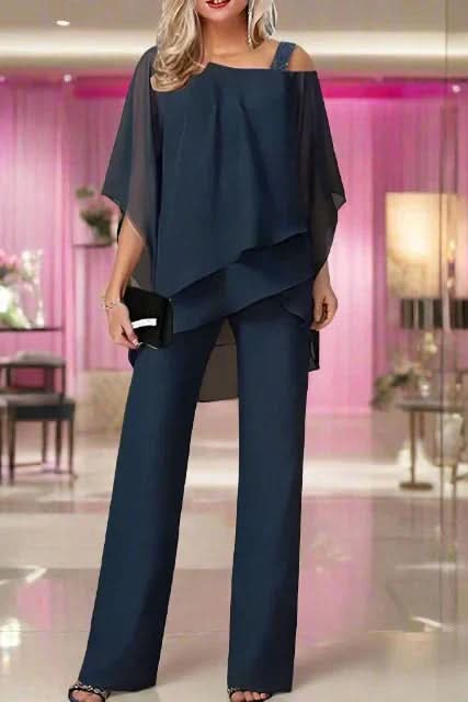 Effortless women's two-piece clothing set, offering a comfortable and chic matching outfit.