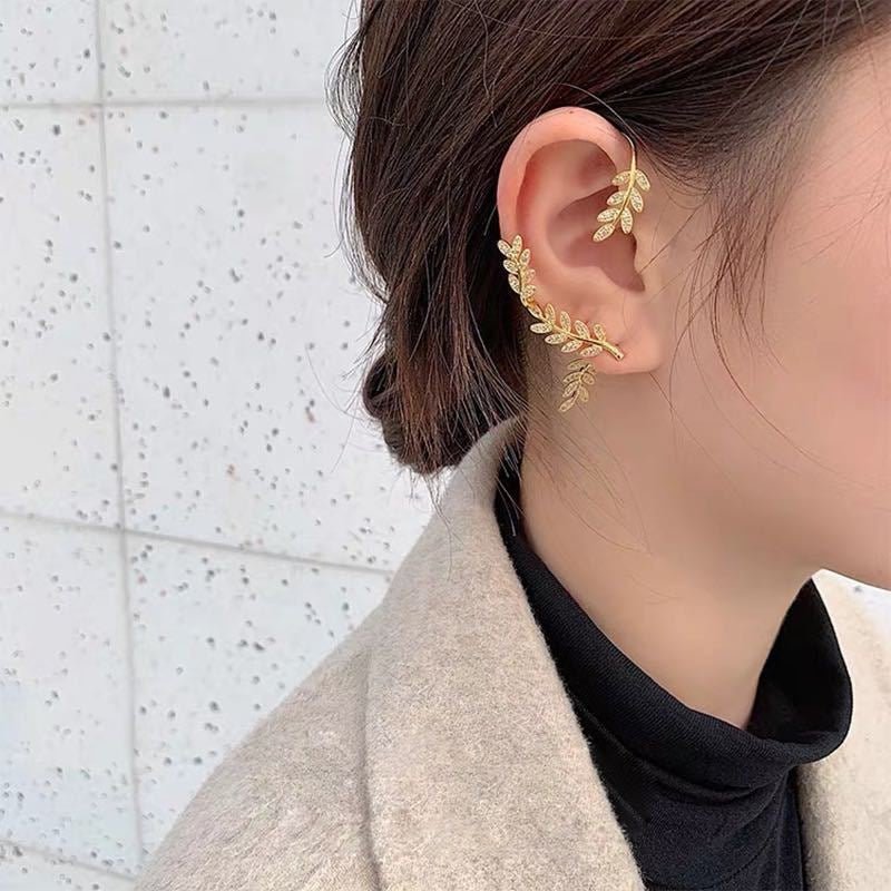Versatile elegant adjustable clip-on earrings, white star design, perfect women's piercing-free jewelry.