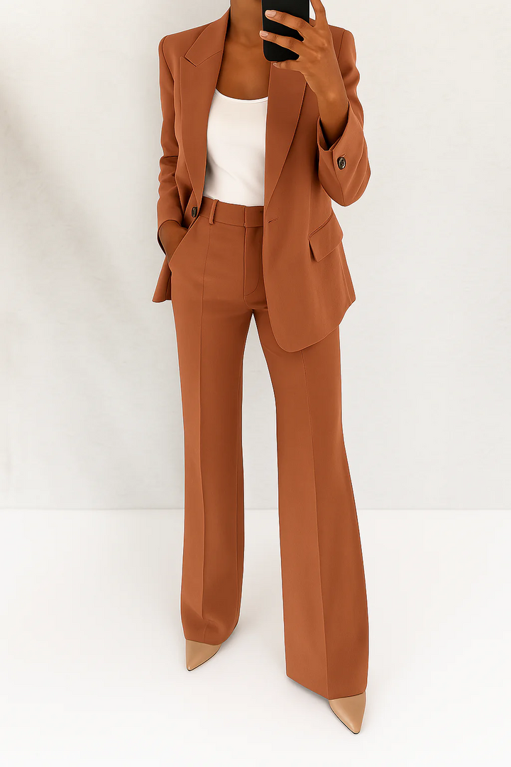 Women's elegant wide-leg pantsuit set, featuring a stylish blazer. Perfect for a modern business look.