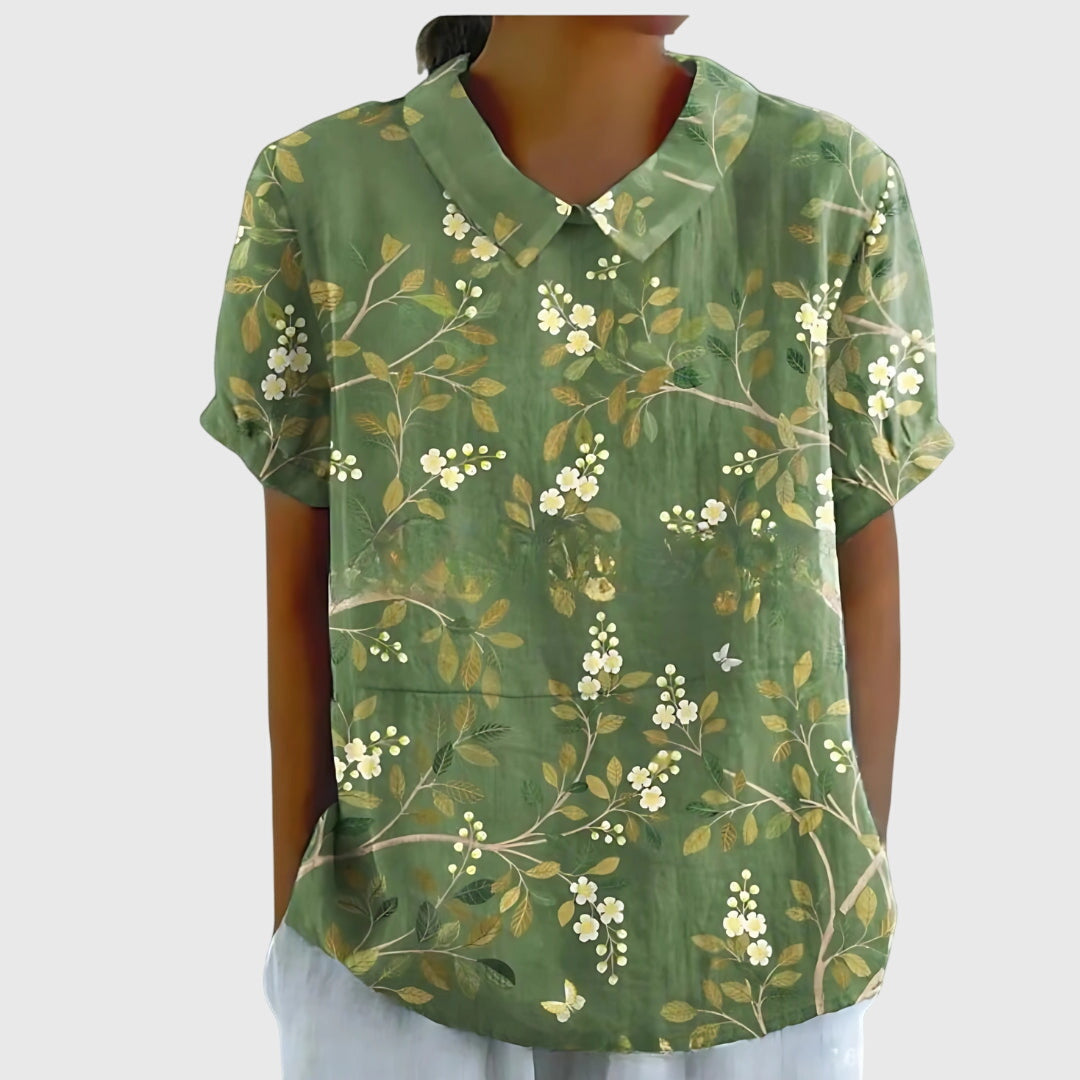 Lightweight women's floral blouse, ideal for comfortable spring fashion and summer everyday wear.