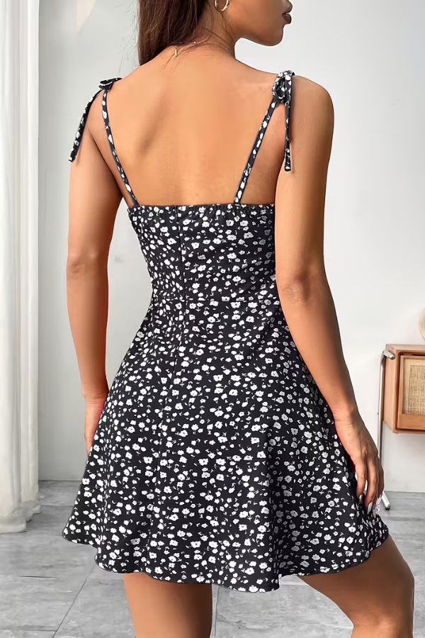 Chic women's floral strapless slip dress. Versatile for summer, party, evening, or casual wear.
