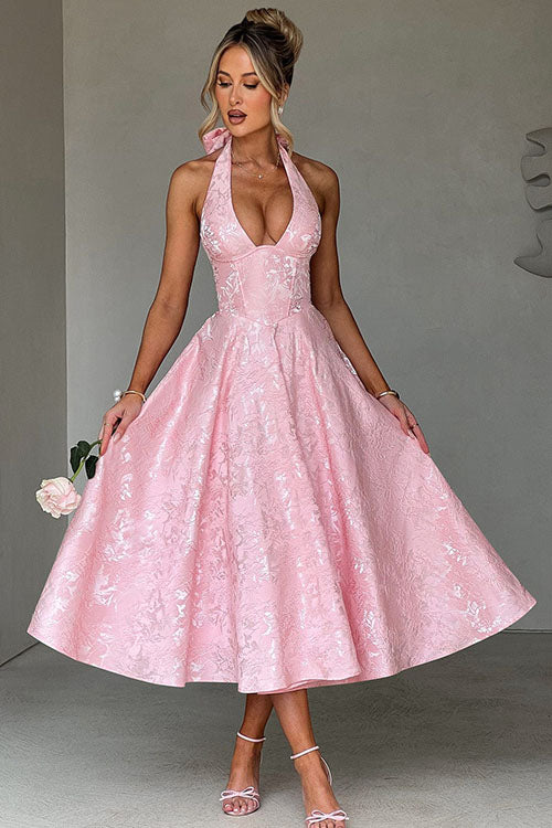 Elegant women's maxi dress with halterneck, for sophisticated parties.