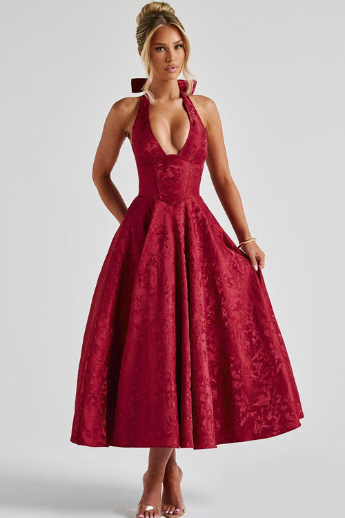 Long formal halterneck dress for women, suitable for galas.
