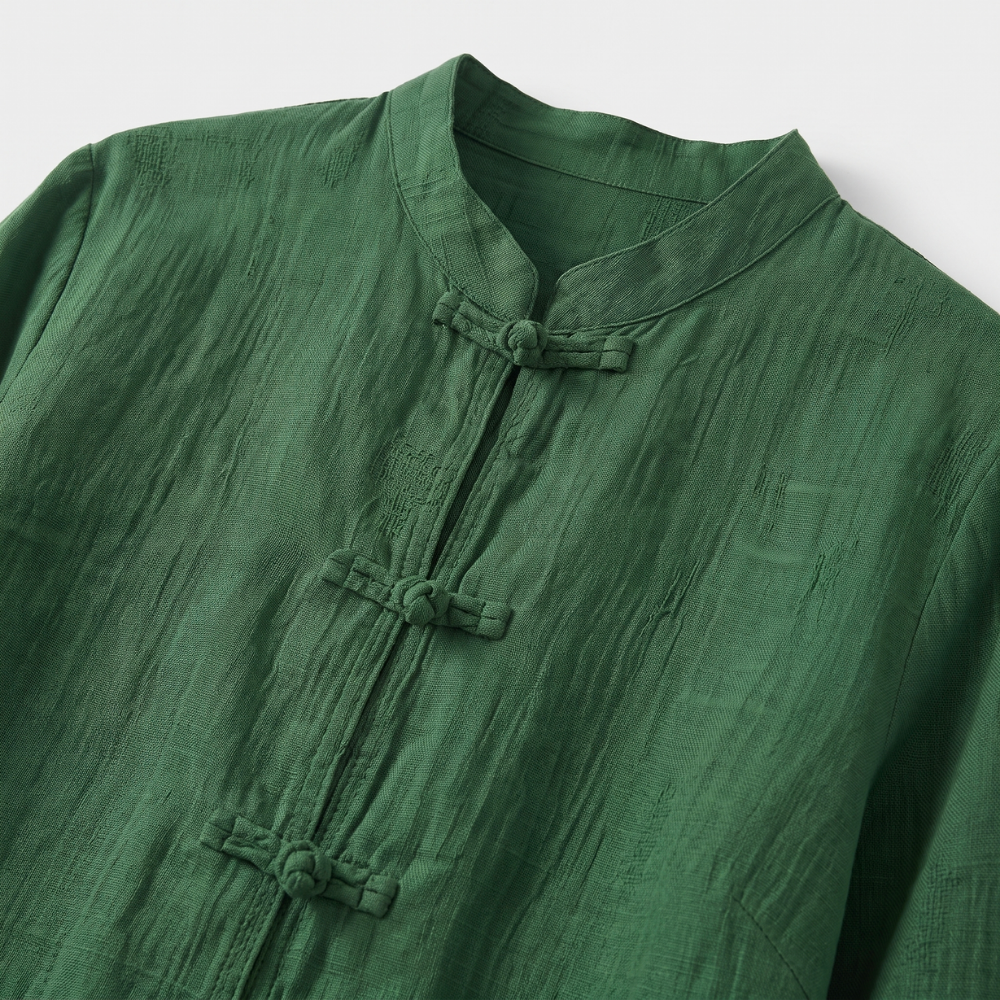 Versatile women's top: mandarin collar, frog buttons, three-quarter sleeves for all-day comfort.