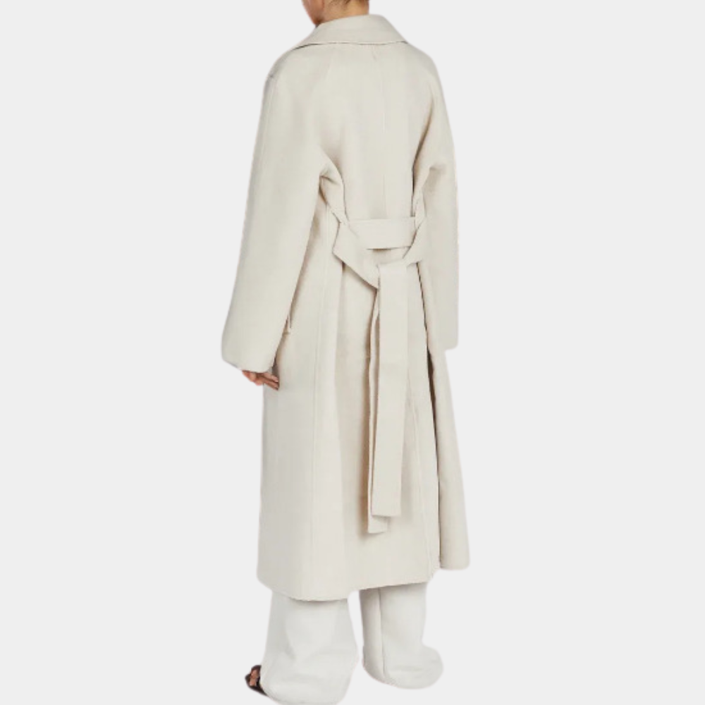 Classic women's long oversized trench coat with adjustable belt, sophisticated and versatile for any look.