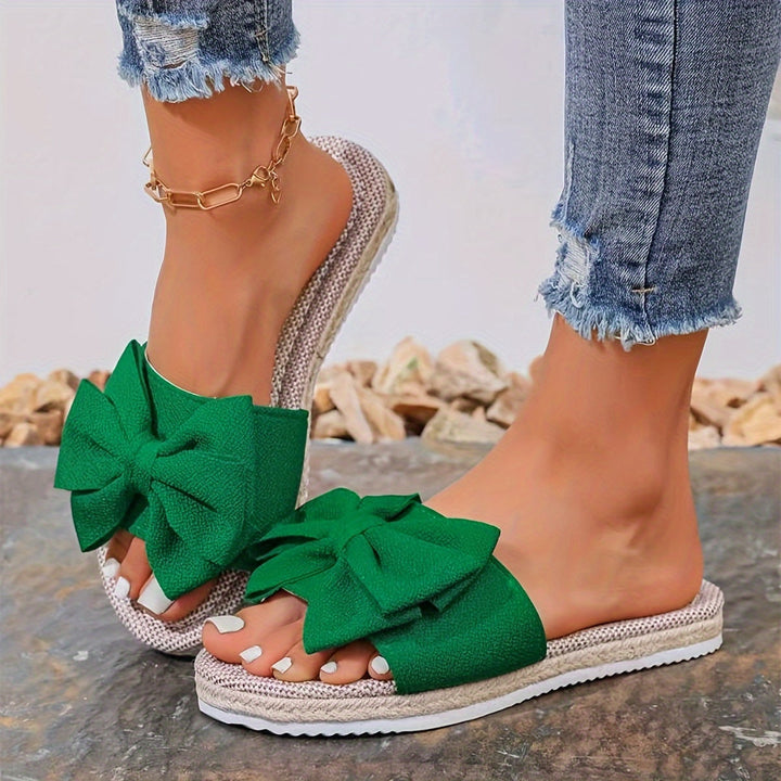 Comfortable women's pearl slide sandals, easy slip-on flat casual shoes for summer & beach.