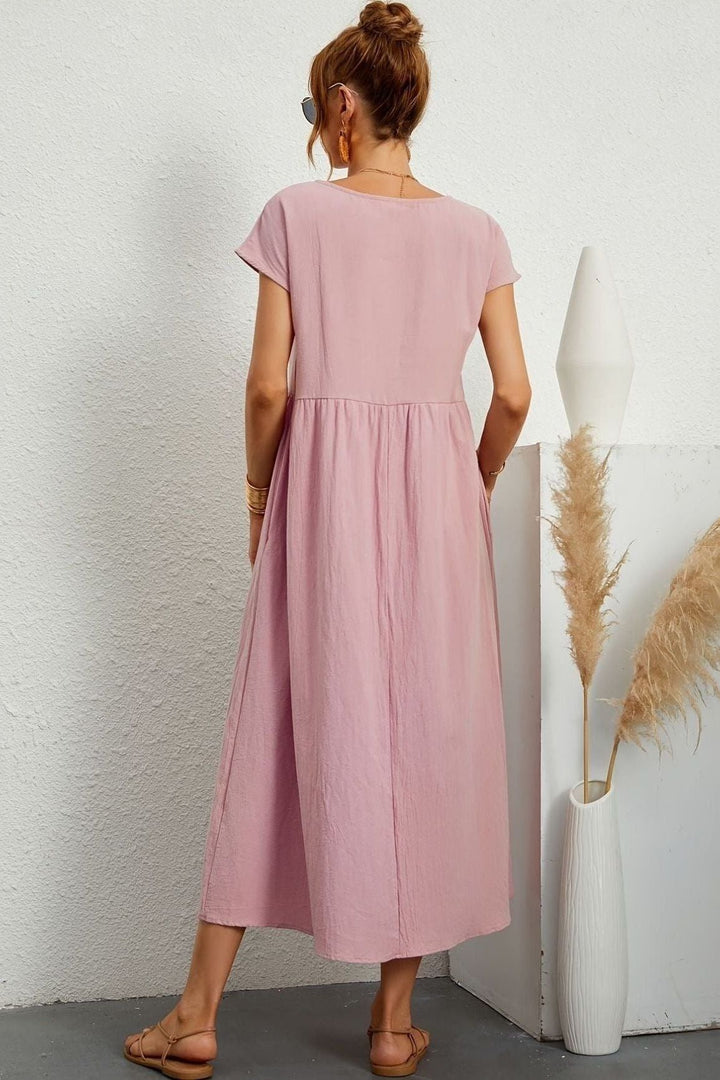 Effortless style: women's pleated midi dress, elegant & comfortable for spring fashion. Summer ready.