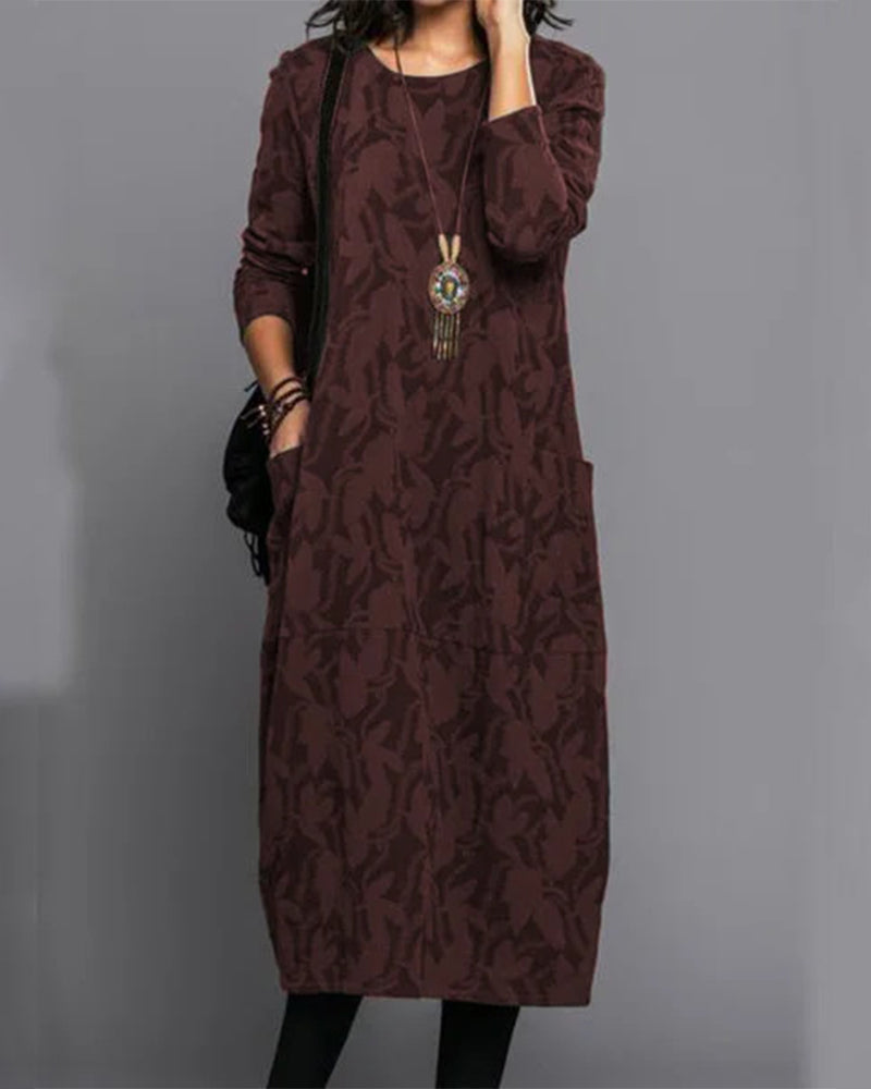 Elegant women's printed midi dress with long sleeves. Versatile fall/winter fashion for a sophisticated look.