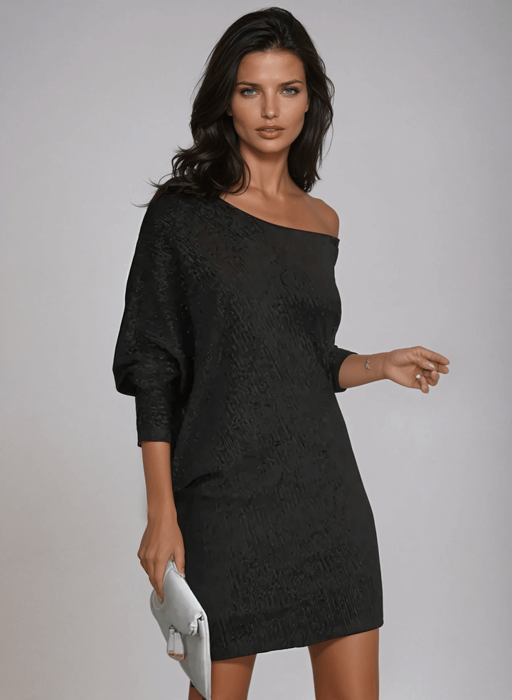 Dazzling women's sequin mini party dress, ideal for glamorous special occasions.