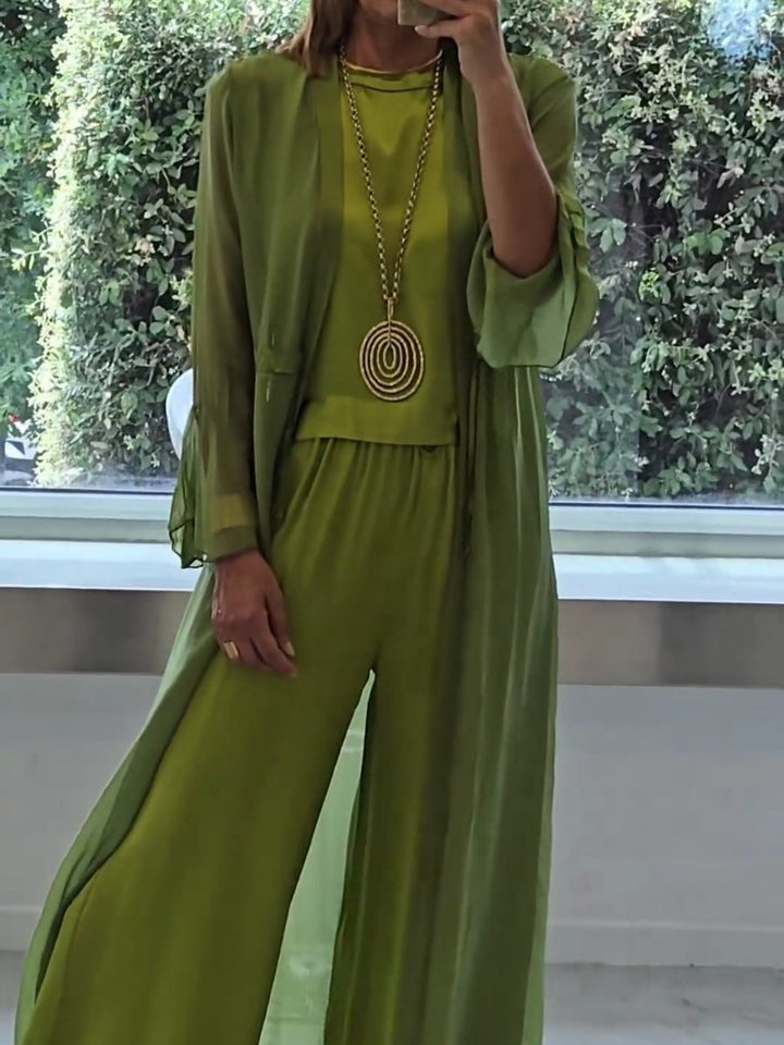 Stylish women's three-piece comfort set. Elegant polyester lounge wear, ideal for relaxing or a chic casual look.