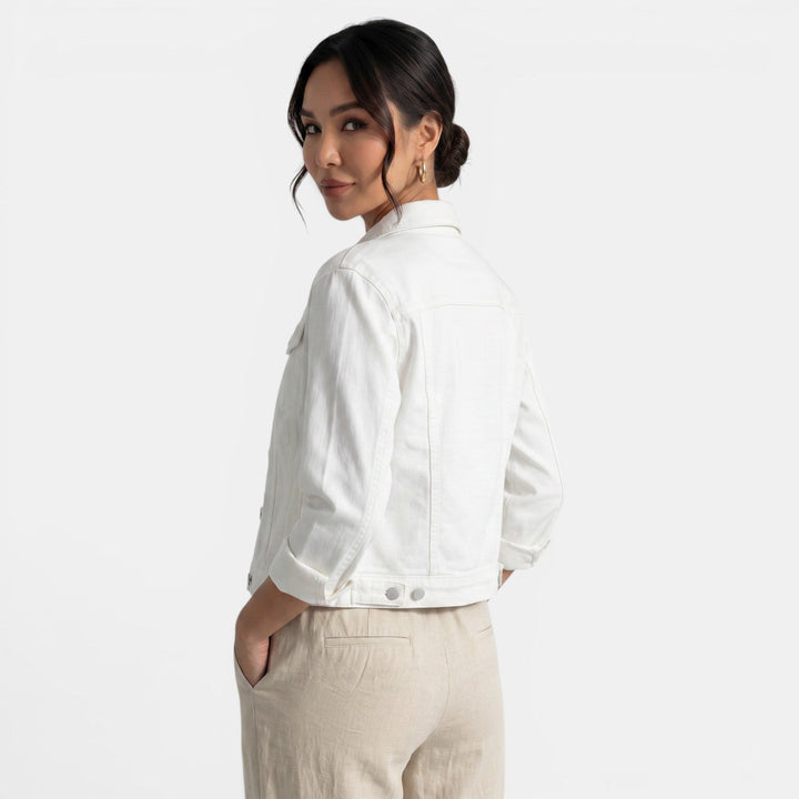 Stylish women's fitted jacket, ideal for a modern urban look and comfortable outerwear.