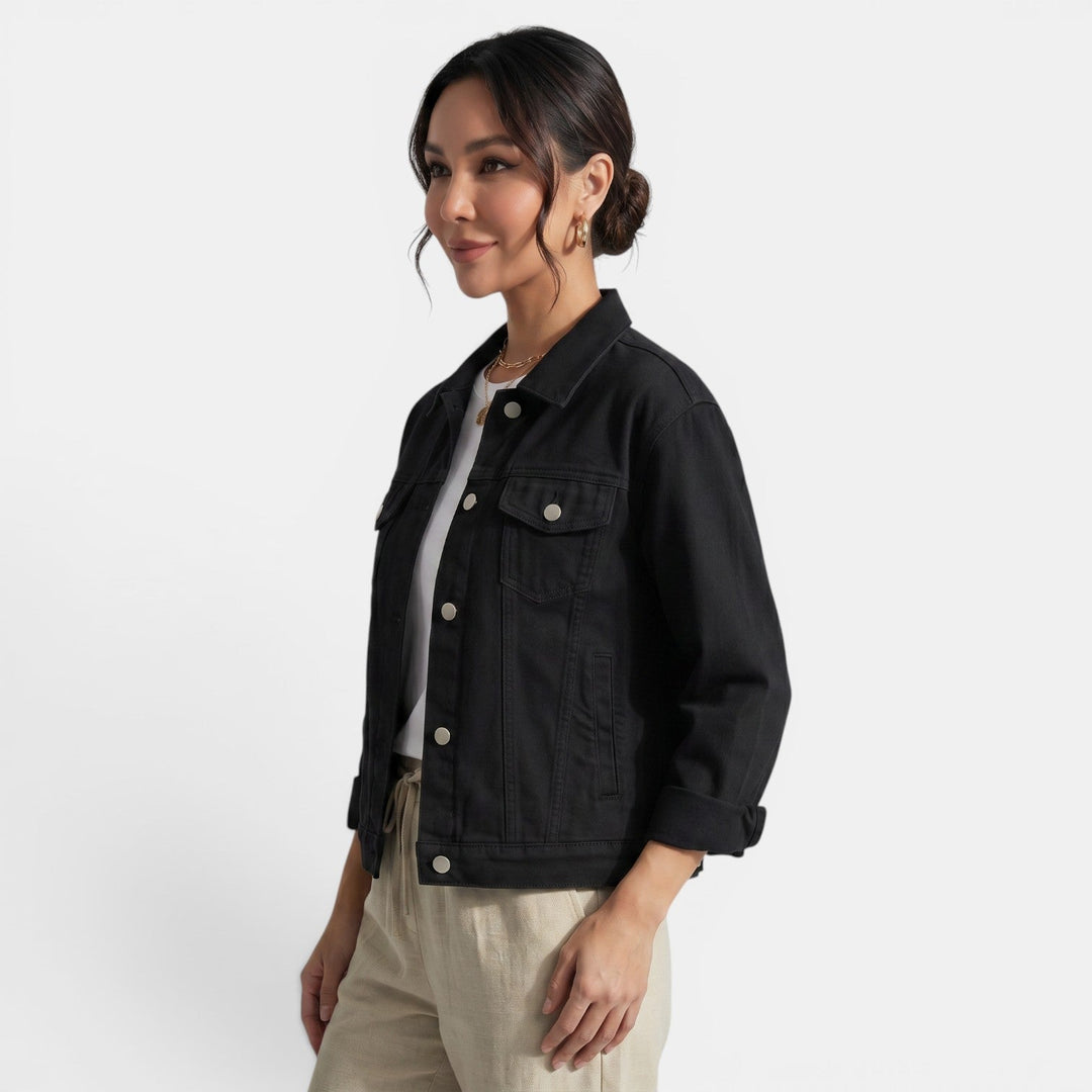 Lightweight women's jacket with a fitted silhouette, great for versatile casual outfits.