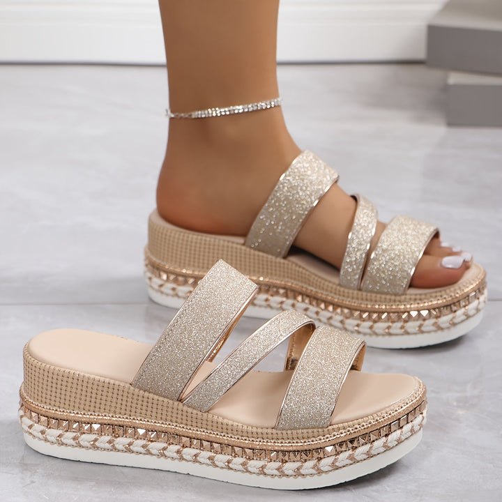 Stylish women's flat beach sandals for summer. Enjoy everyday comfort with these versatile slip-ons.