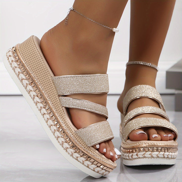 Effortlessly comfortable women's flat casual sandals, ideal for everyday wear & summer outings.