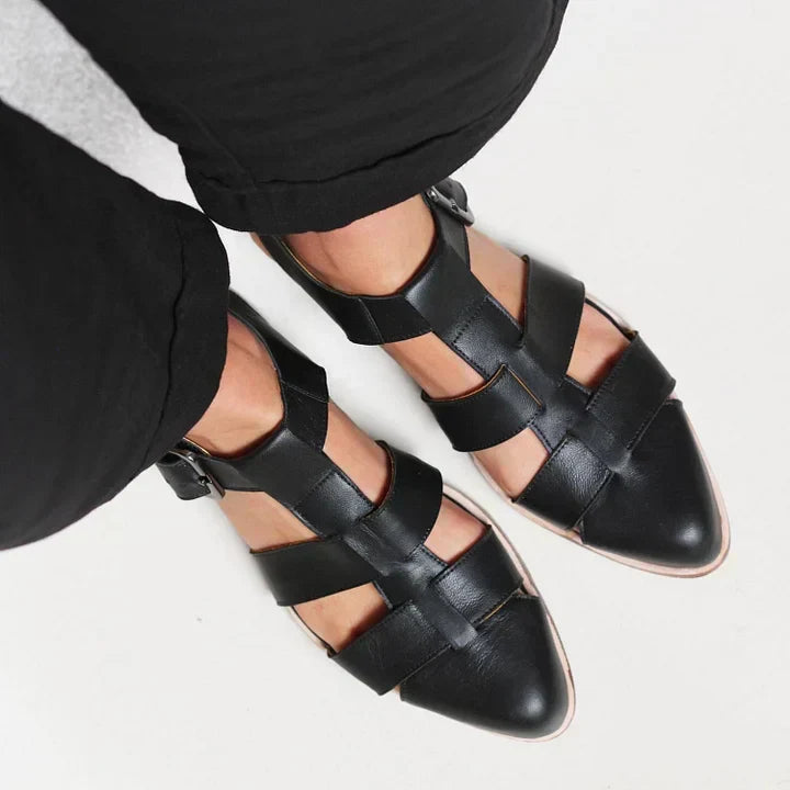 Versatile women's flat sandals, perfect casual footwear for summer & warm weather. Comfortable walking shoes, adjustable strap.