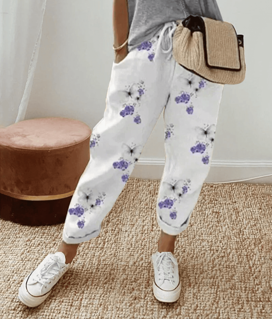 Stylish women's patterned trousers featuring a flattering fit, perfect for everyday wear and versatile fashion.