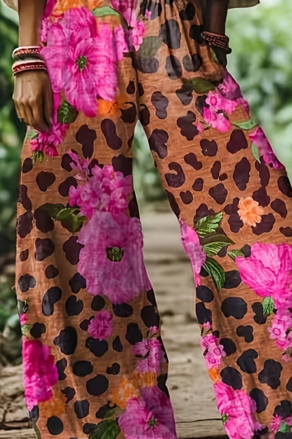 Women's floral cropped pants, perfect for effortless summer comfort & vintage style.
