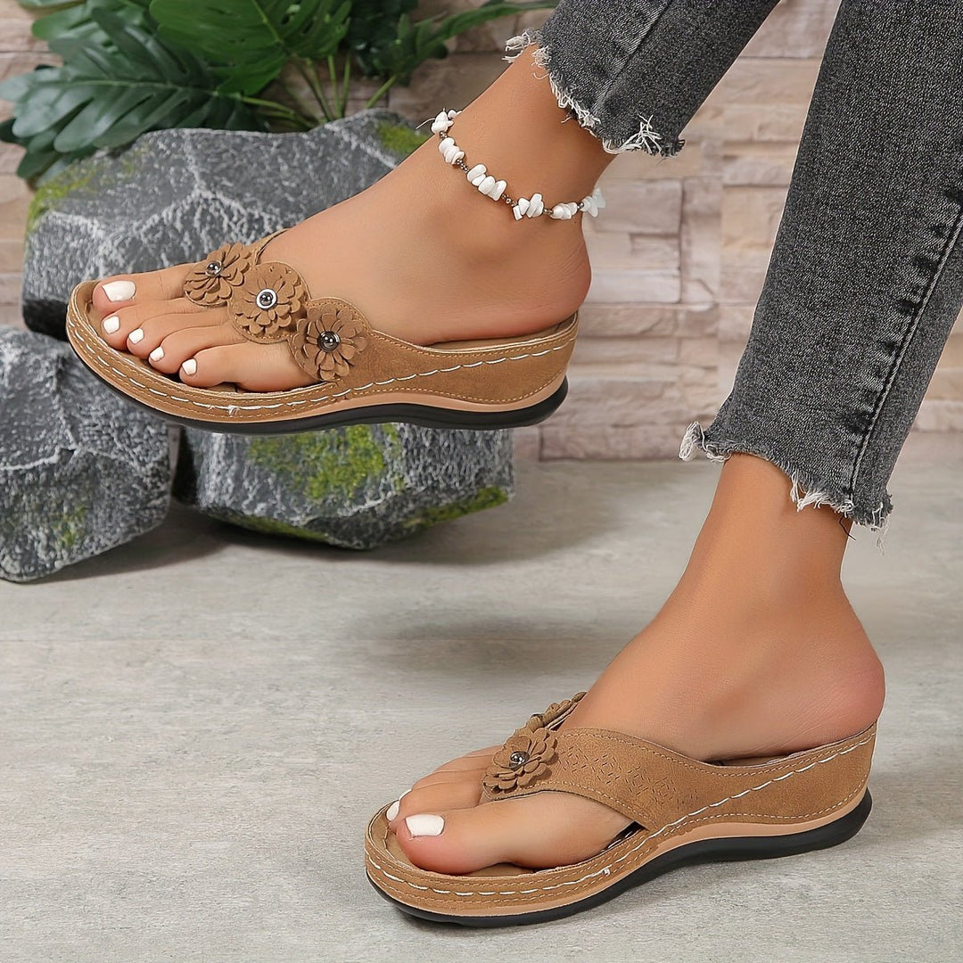 Comfortable slip-on women's floral platform wedge sandals, ideal for summer.