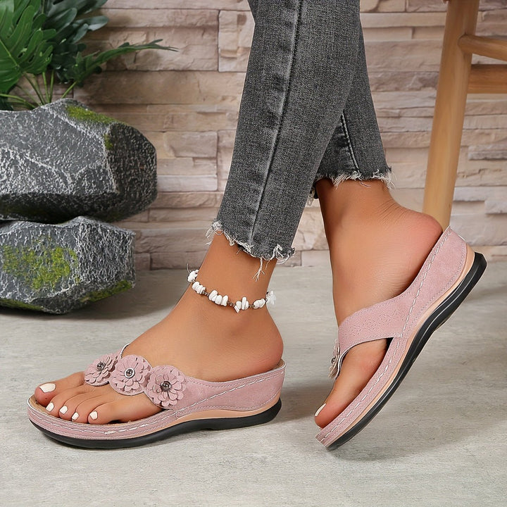 Summer-ready women's floral platform wedge sandals, great for casual comfort.