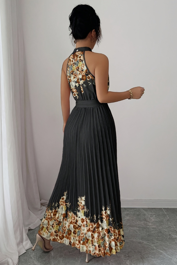 Casual women's floral midi dress, pleated and perfect for a relaxed summer day.