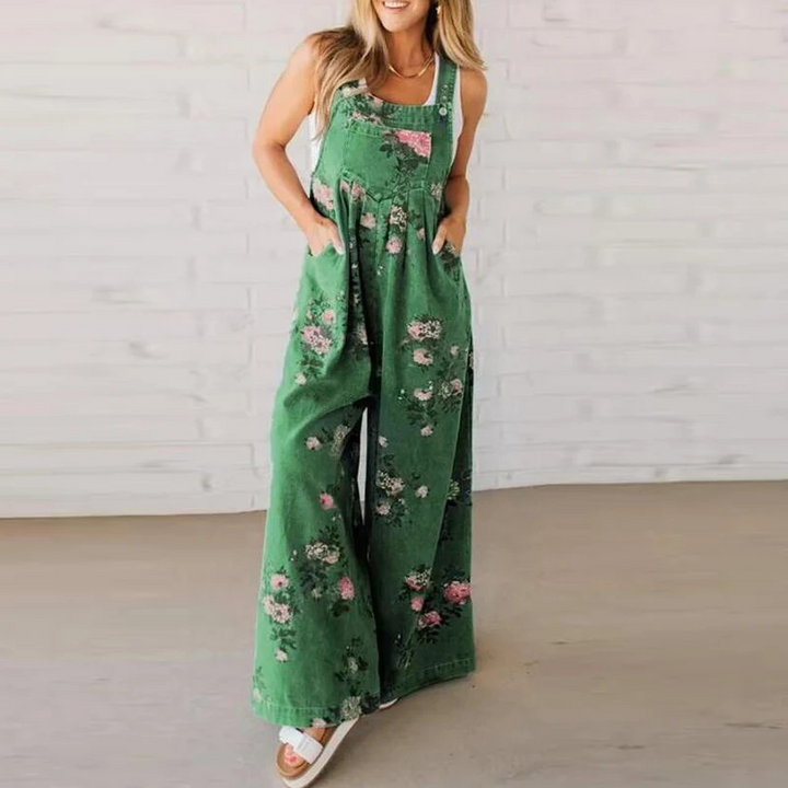 Casual wide leg floral print dungaree jumpsuit for women. Perfect spring/summer outfit with adjustable straps.