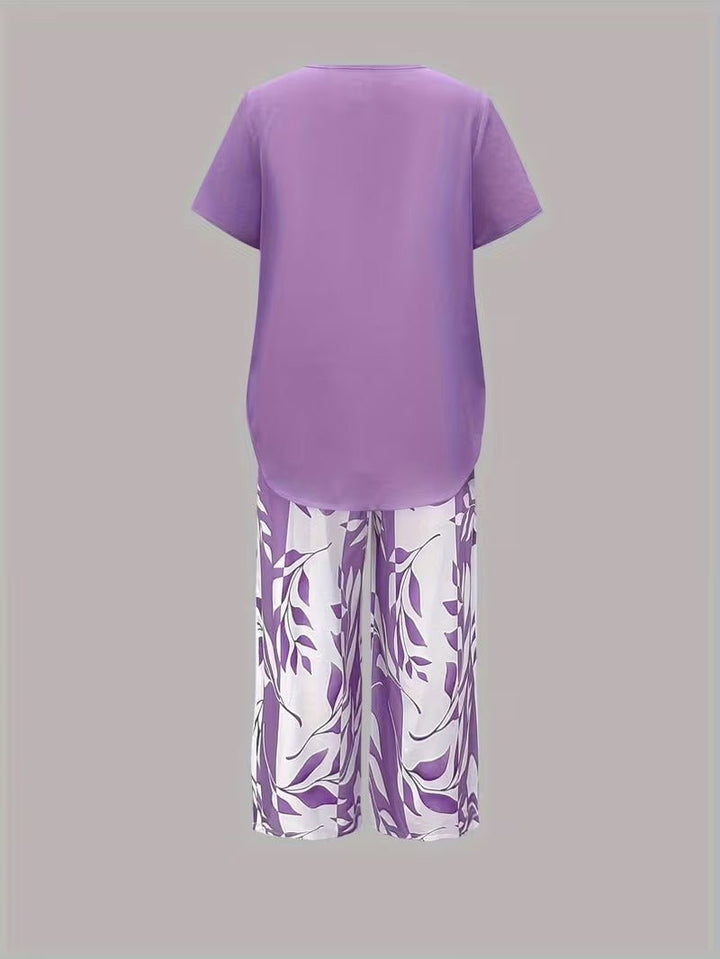Elegant women's floral wide leg loungewear set. Effortlessly stylish two-piece for summer comfort.