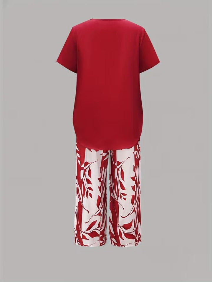 Versatile women's floral wide leg two-piece set. Ideal for summer, vacation, and relaxed everyday wear.