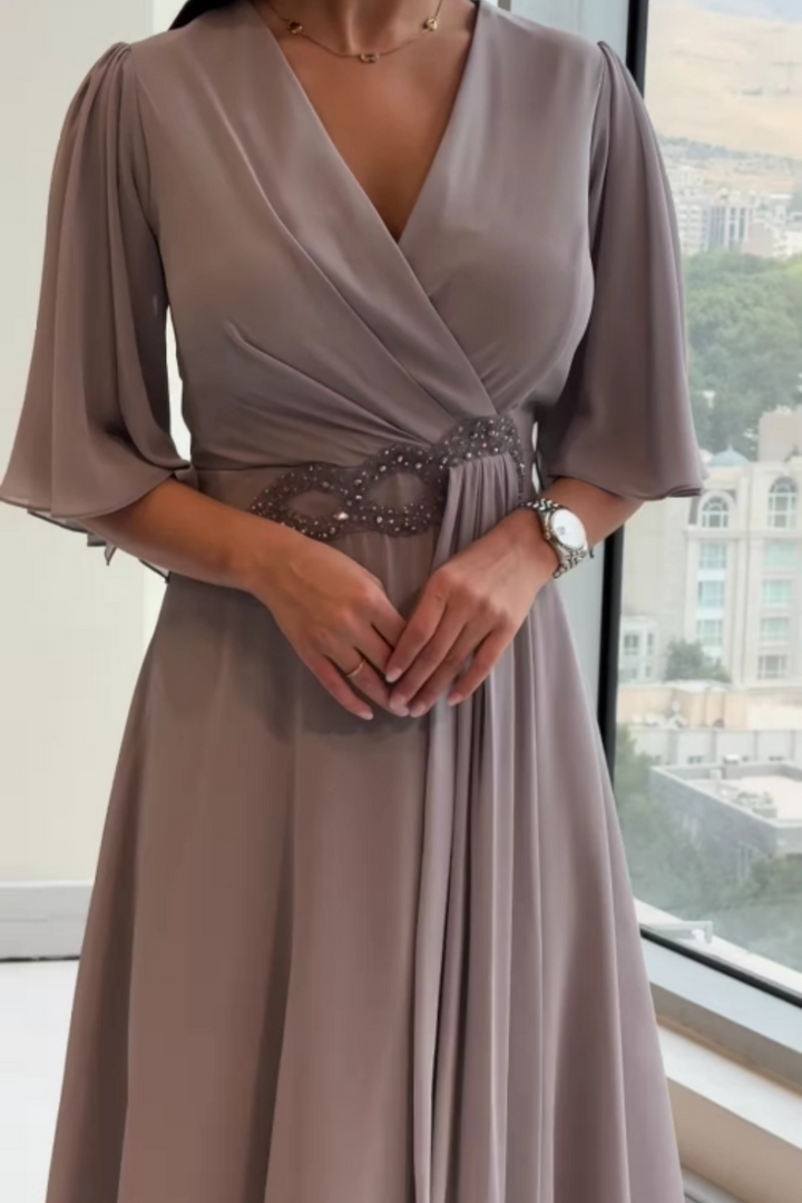 Stylish flowing maxi dress for women, featuring a flattering V-neck and adjustable straps for a perfect summer fit.