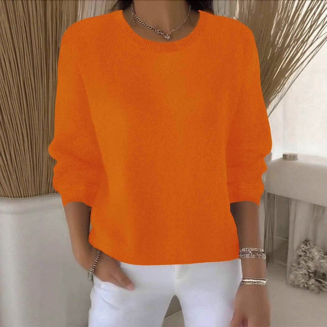 Modern women's relaxed fit sweater, flowy design for a chic casual look. Ideal for autumn/winter.