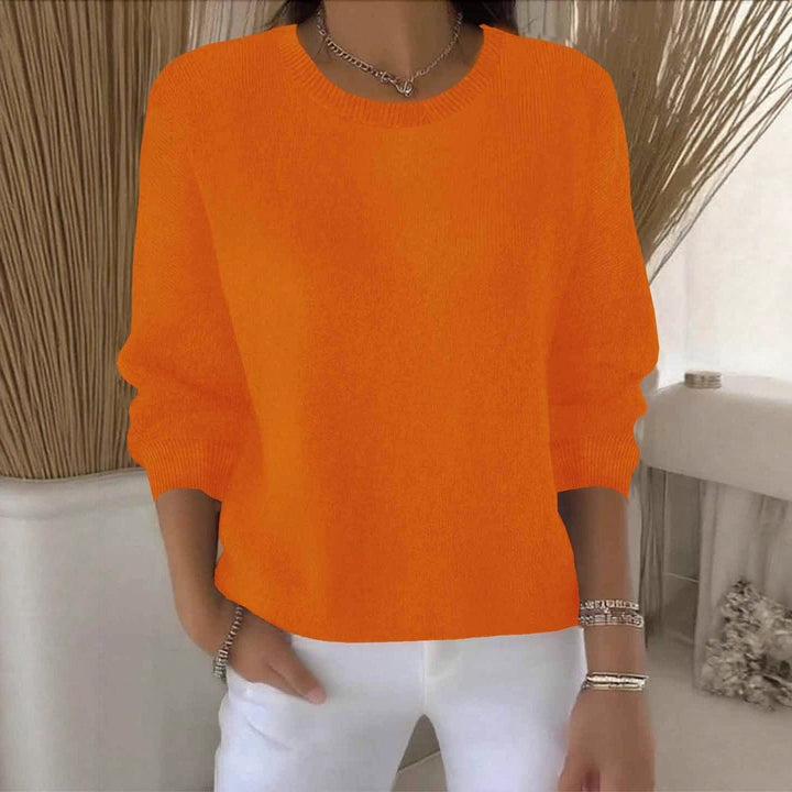 Modern women's relaxed fit sweater, flowy design for a chic casual look. Ideal for autumn/winter.