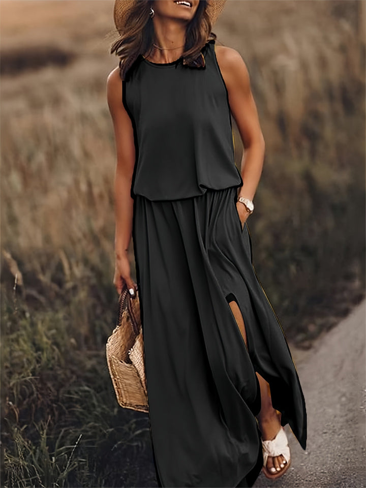 Elegant flowy women's maxi dress, ideal for vacation or everyday fashion, includes pockets.