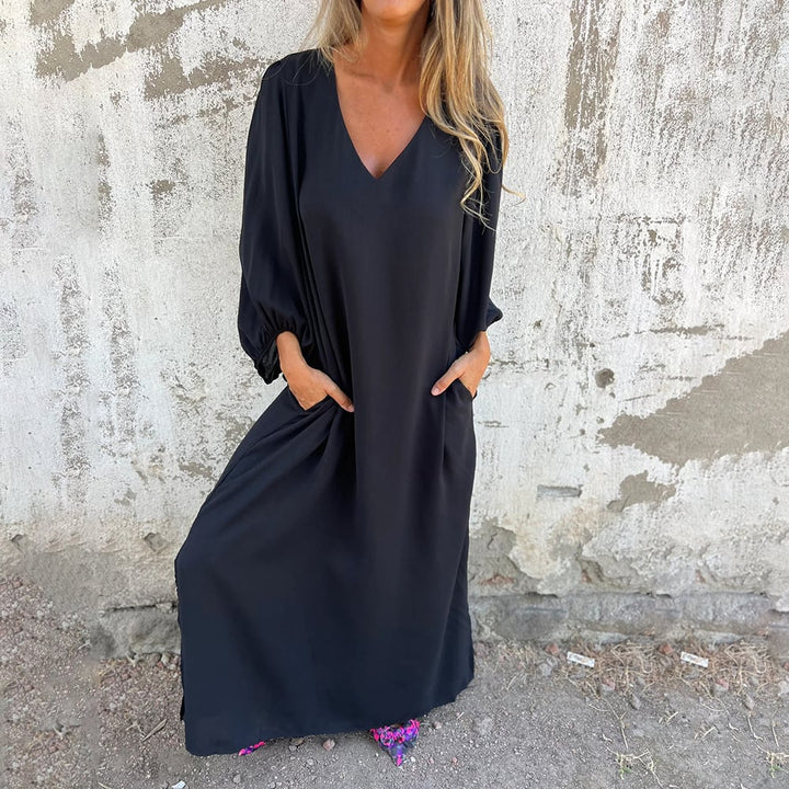 Stylish women's V-neck maxi dress with trendy balloon sleeves and functional pockets, ideal for everyday.