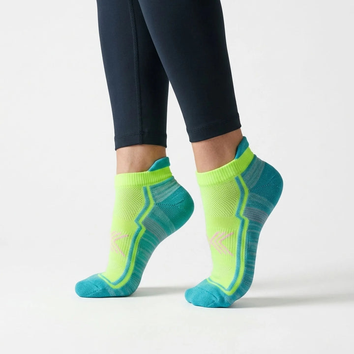 Non-slip women's ankle-length performance socks. Ideal for activewear, running, and fitness activities.