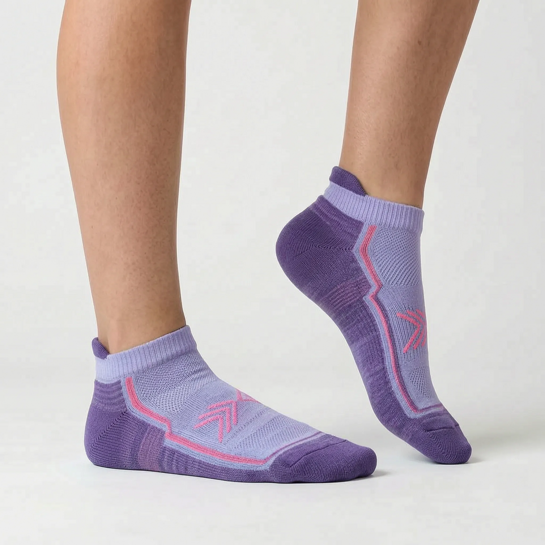 Women's activewear ankle socks in green. Non-slip grip and moisture-wicking for superior comfort.