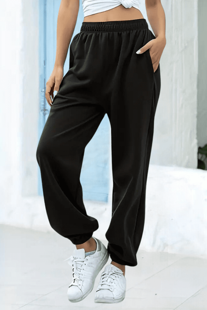 Practical women's high-rise athletic pants, soft material & elastic waist for active days.