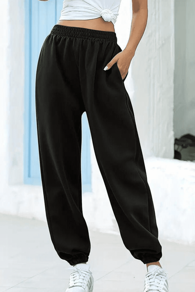 Soft women's athletic pants; high-rise fit and elastic waist for comfort and versatility.