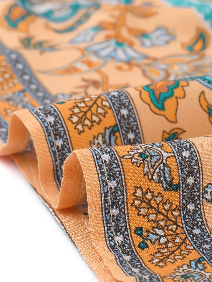 Versatile women's maxi skirt, high waist & printed design with an elegant side slit.
