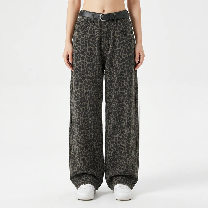 Comfortable high-waisted wide-leg women's pants in a chic leopard print. Fashionable casual animal print trousers.