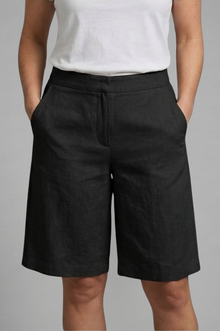 Comfortable high-waisted women's summer shorts with practical pockets, designed for versatile warm weather wear.